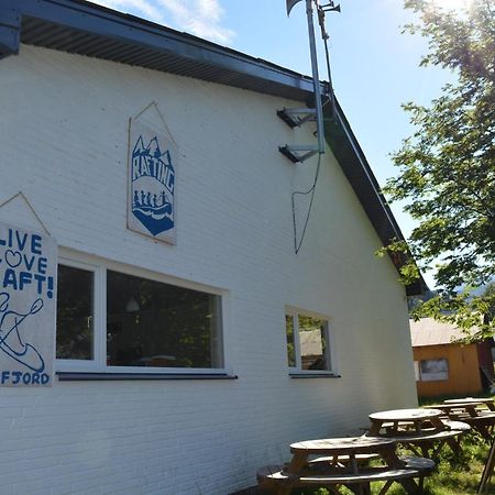 Solfjord Bed & Bistro Bed & Breakfast Ейдсдал Екстериор снимка