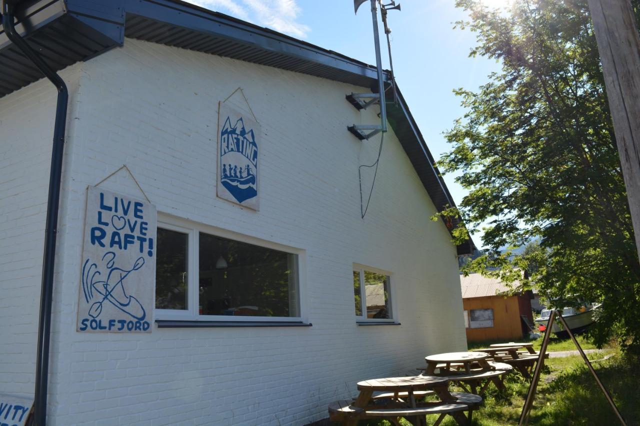 Solfjord Bed & Bistro Bed & Breakfast Ейдсдал Екстериор снимка
