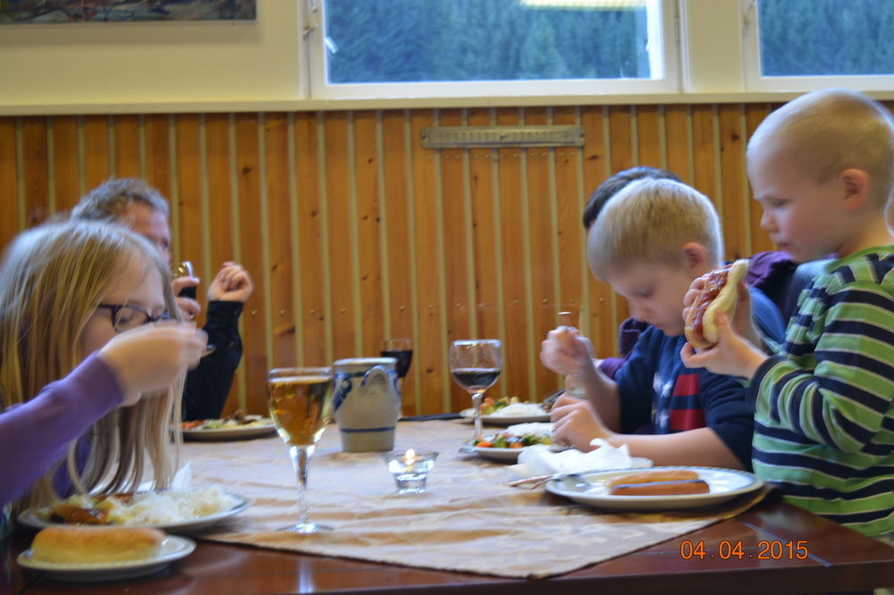 Solfjord Bed & Bistro Bed & Breakfast Ейдсдал Екстериор снимка