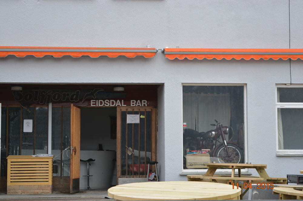 Solfjord Bed & Bistro Bed & Breakfast Ейдсдал Екстериор снимка
