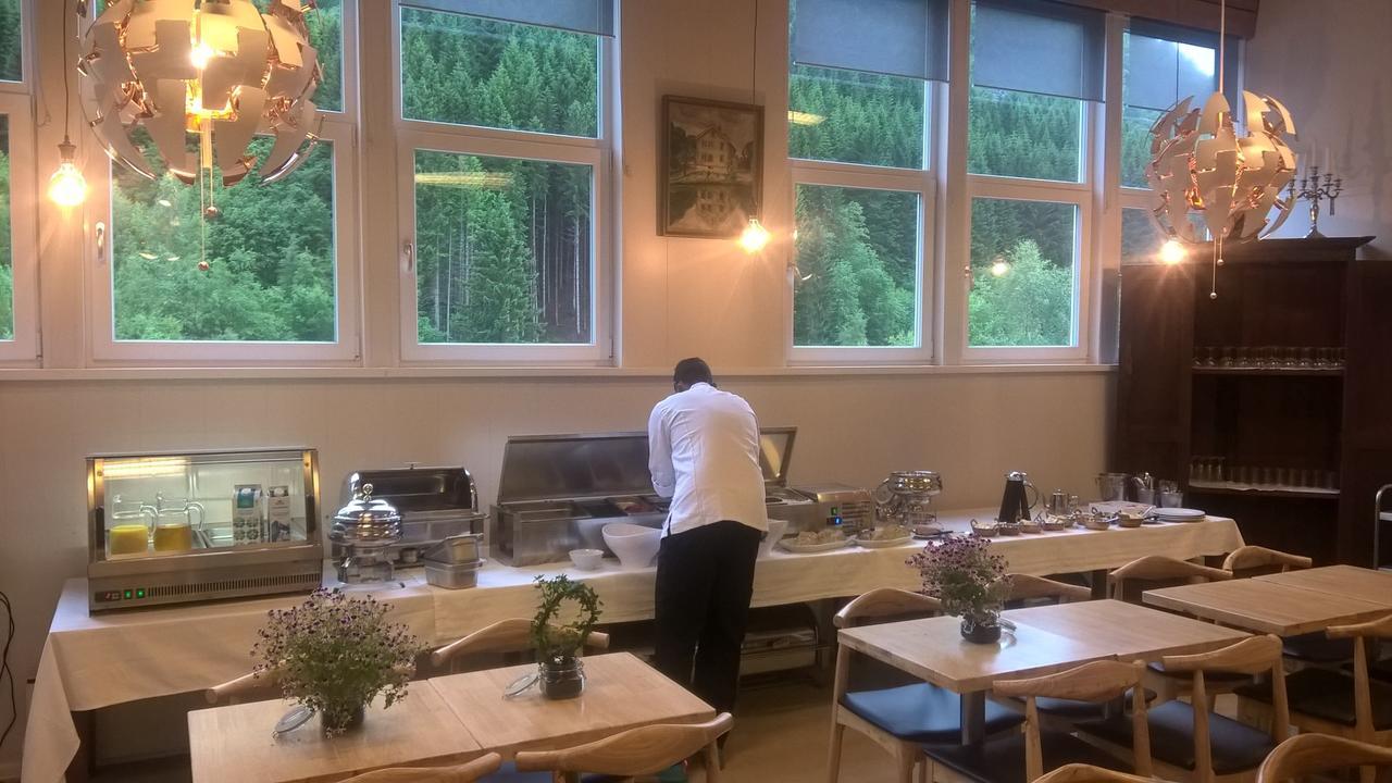 Solfjord Bed & Bistro Bed & Breakfast Ейдсдал Екстериор снимка
