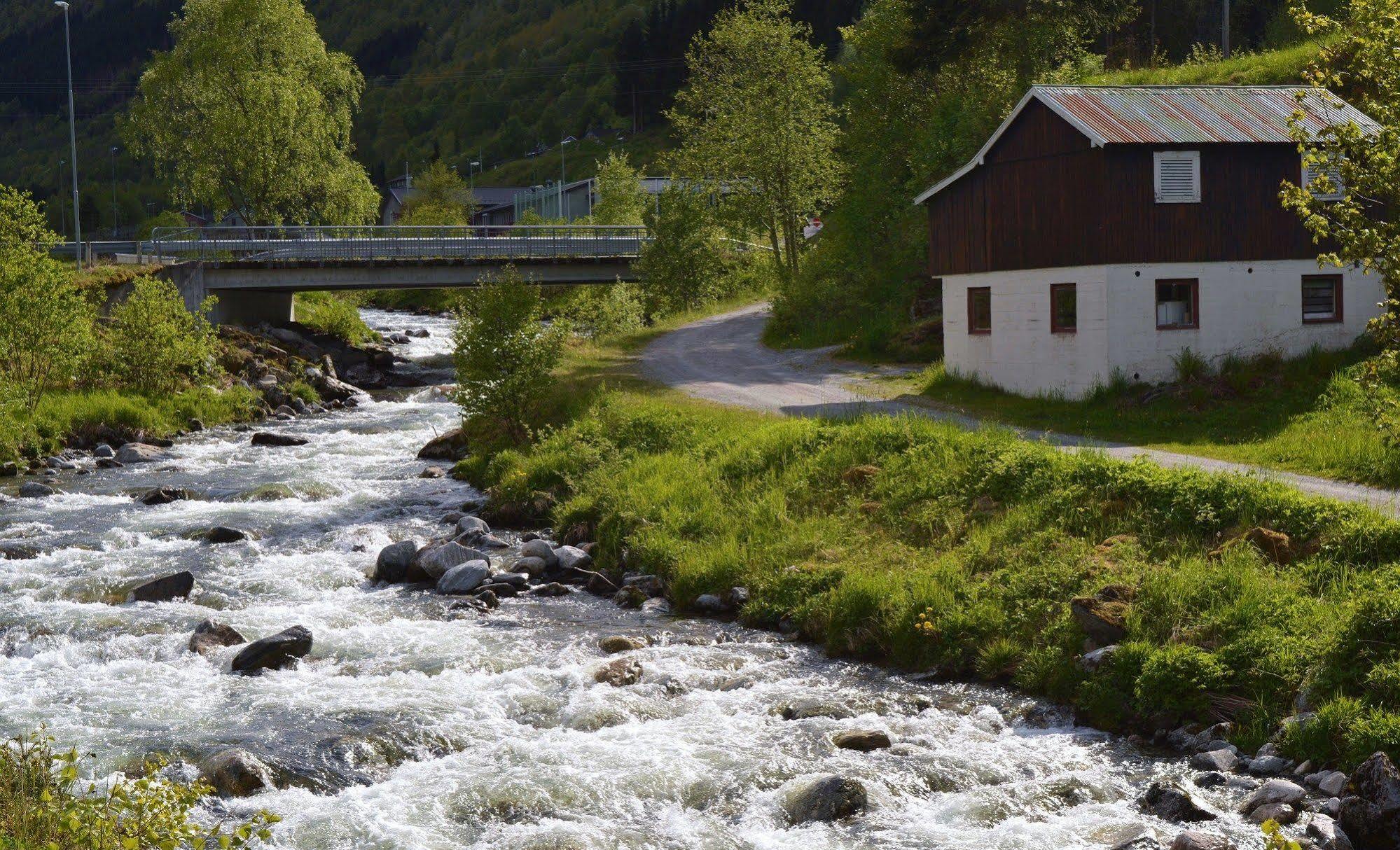 Solfjord Bed & Bistro Bed & Breakfast Ейдсдал Екстериор снимка