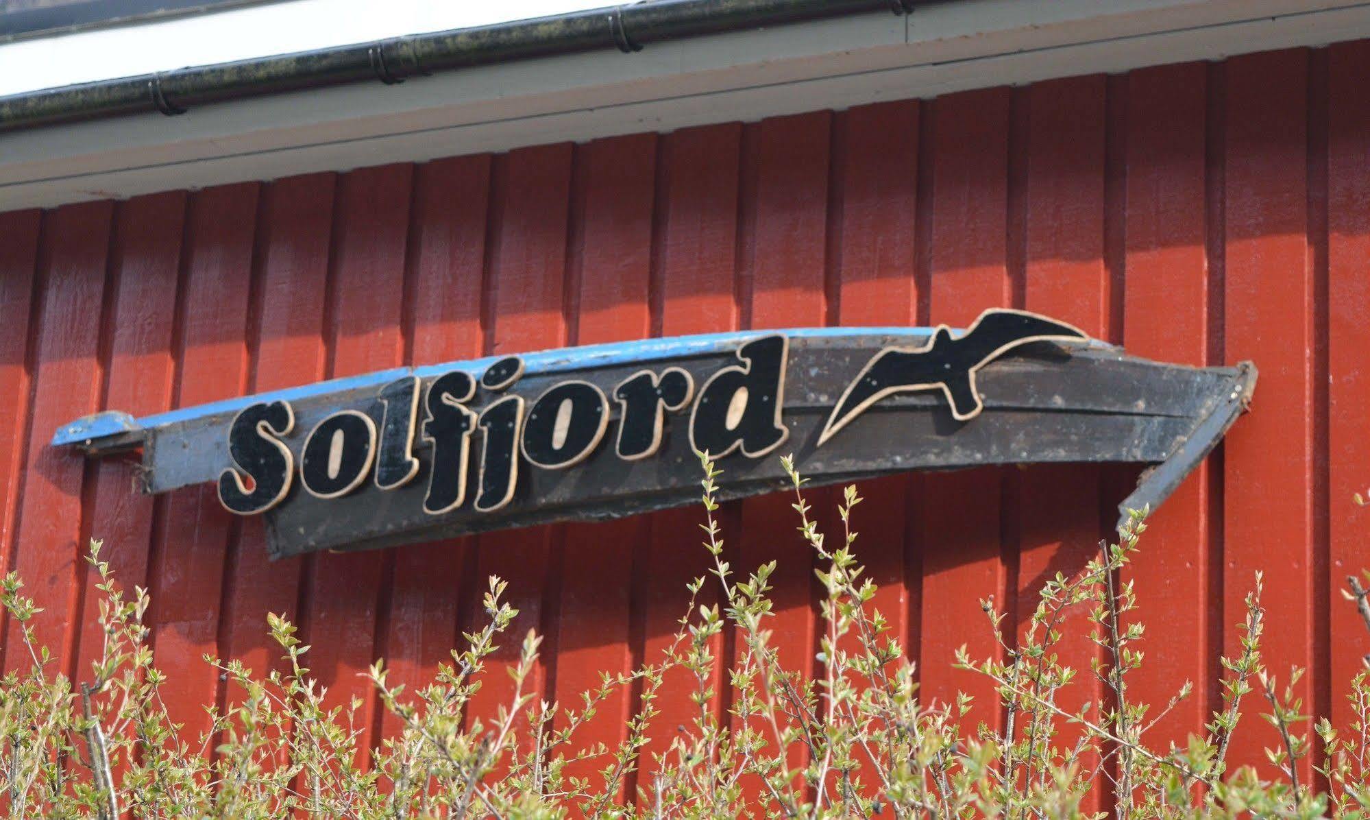 Solfjord Bed & Bistro Bed & Breakfast Ейдсдал Екстериор снимка
