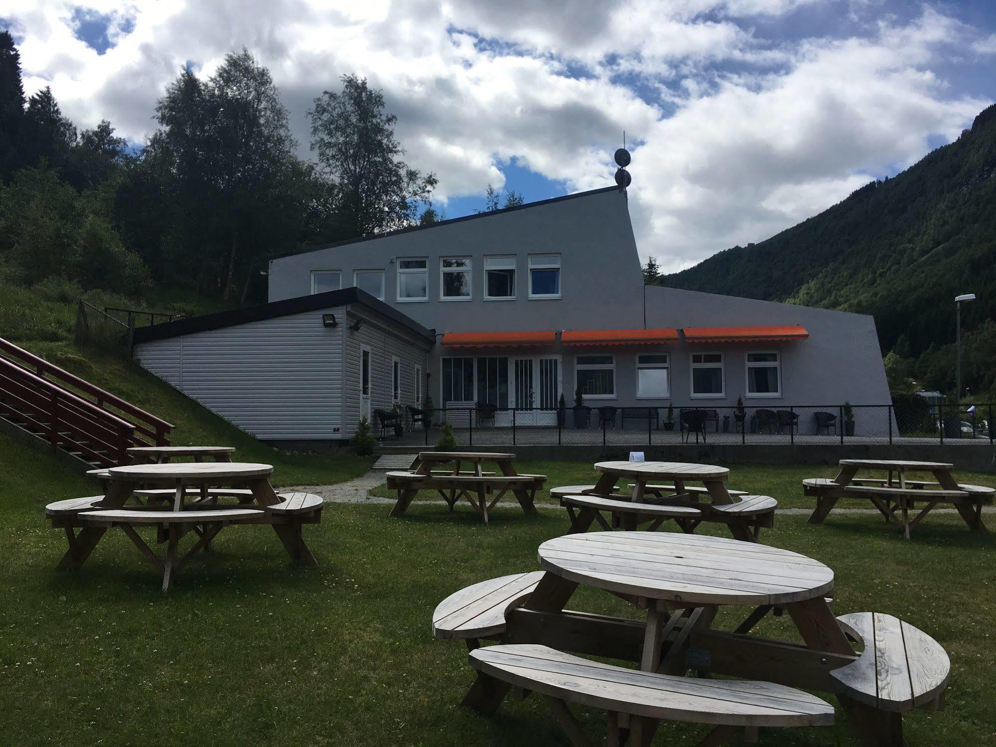Solfjord Bed & Bistro Bed & Breakfast Ейдсдал Екстериор снимка