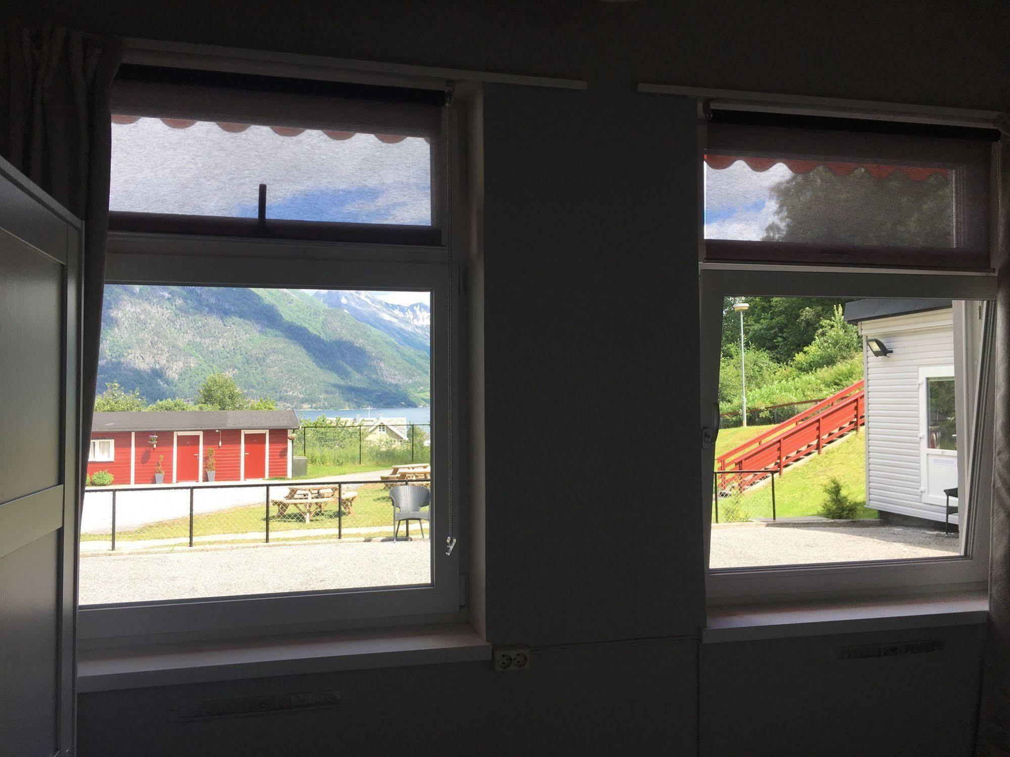 Solfjord Bed & Bistro Bed & Breakfast Ейдсдал Екстериор снимка