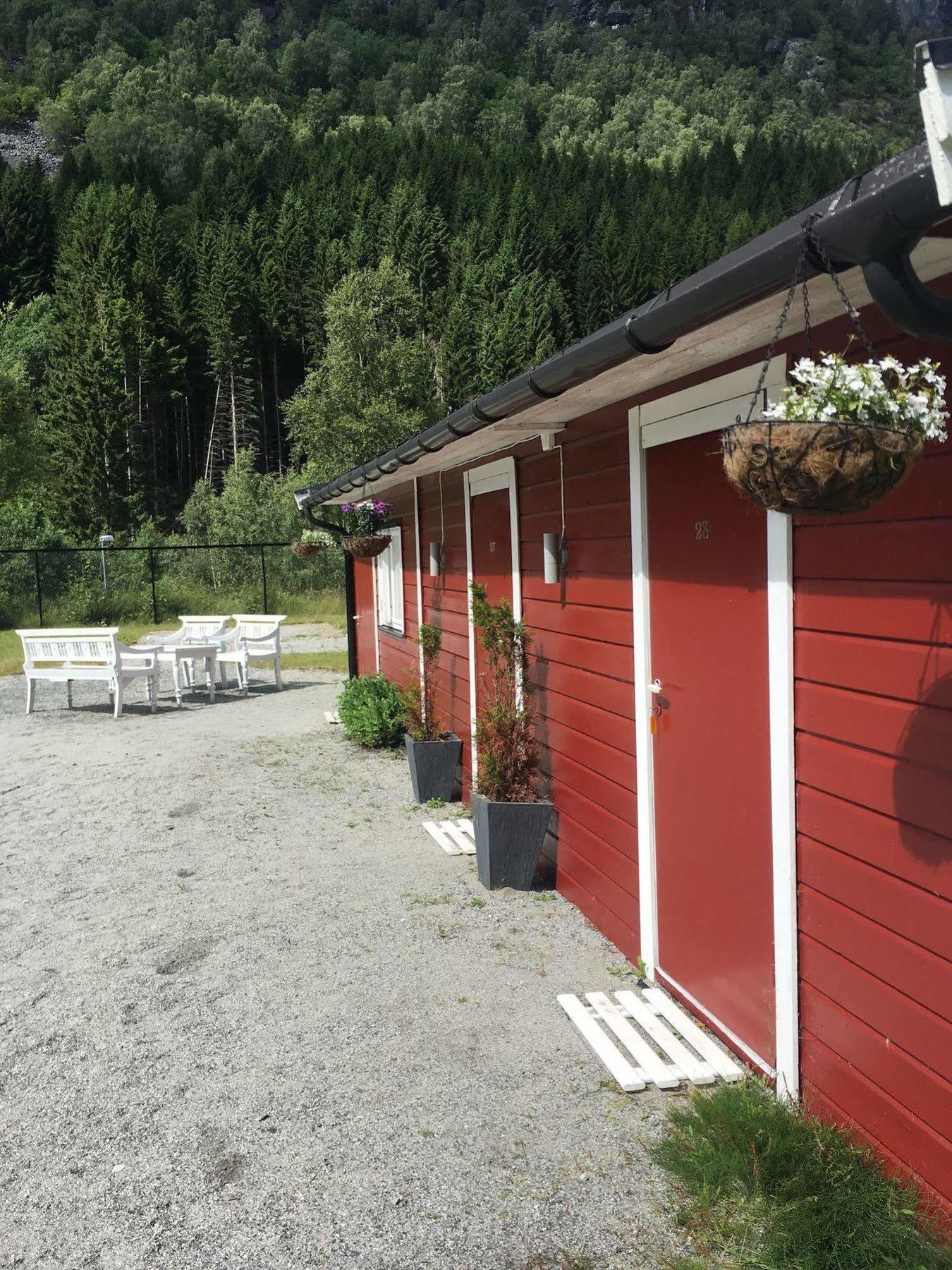 Solfjord Bed & Bistro Bed & Breakfast Ейдсдал Екстериор снимка