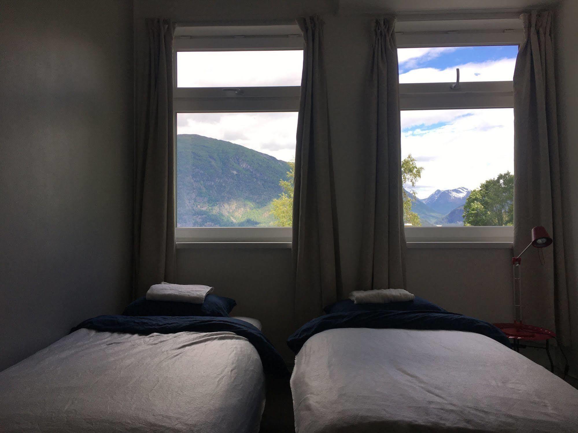 Solfjord Bed & Bistro Bed & Breakfast Ейдсдал Екстериор снимка