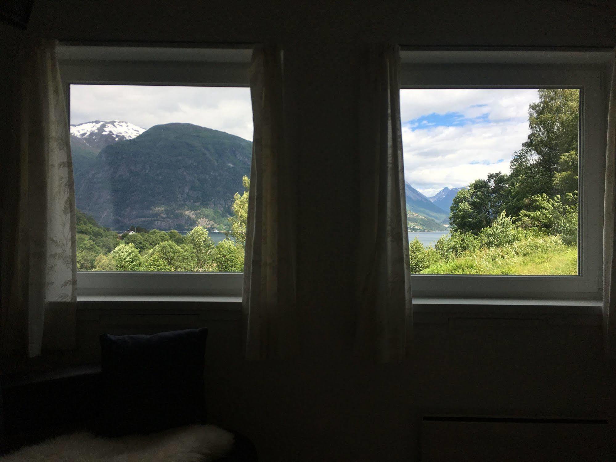 Solfjord Bed & Bistro Bed & Breakfast Ейдсдал Екстериор снимка